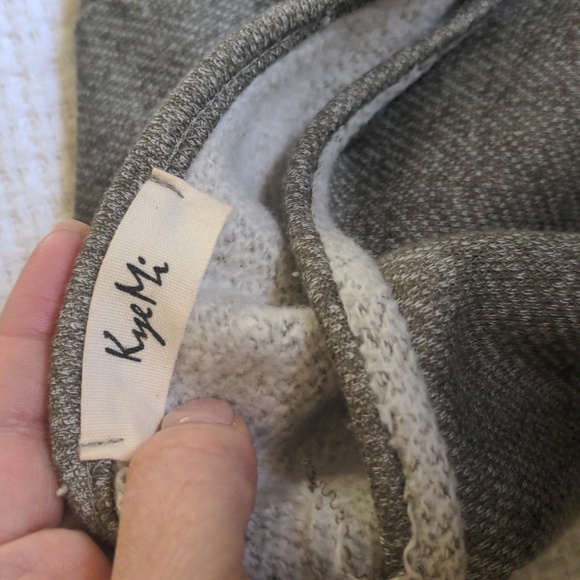 Sweater - Picture 3 of 4